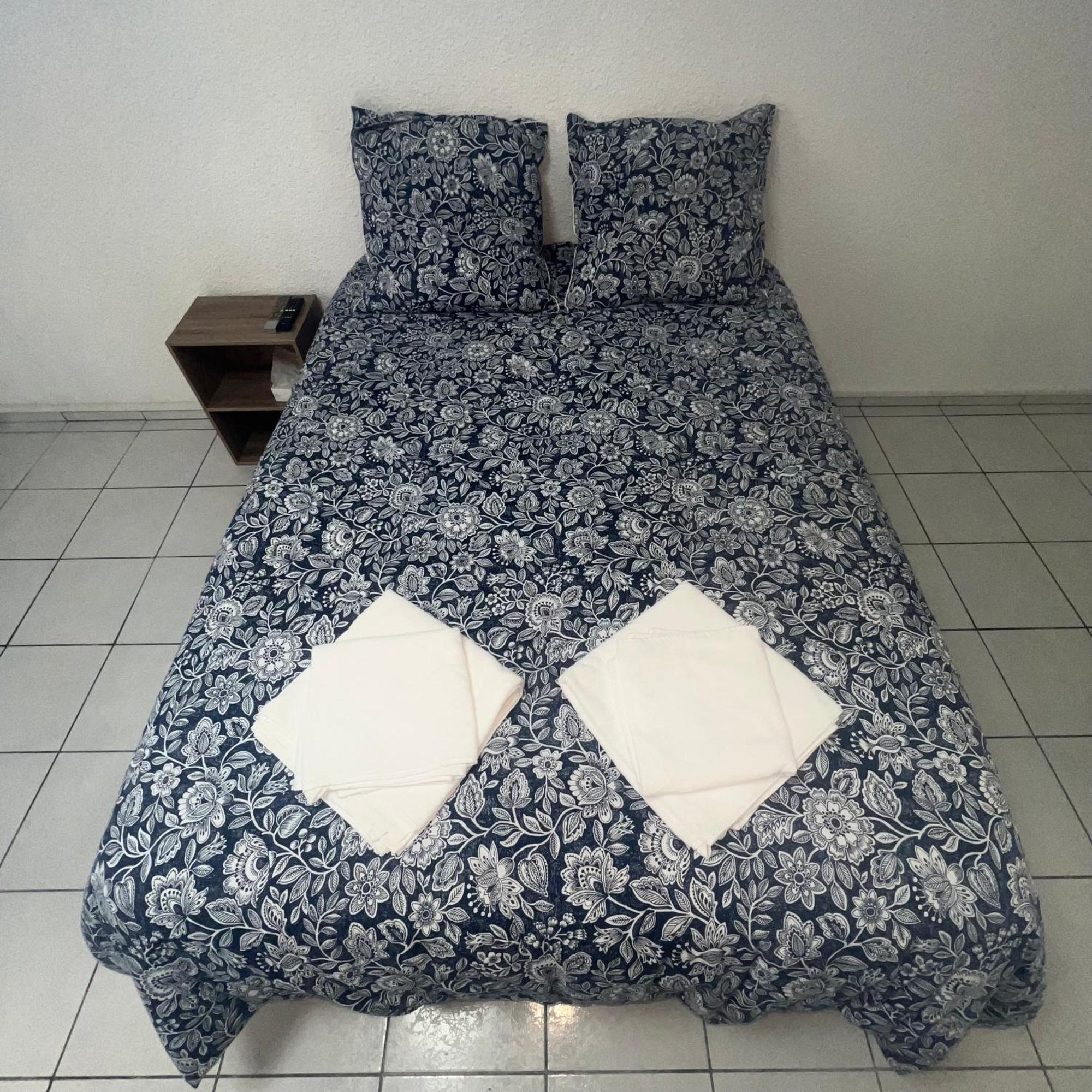 Studio Tapisvert St Charles Canebiere Vieux Port Марсилия Екстериор снимка